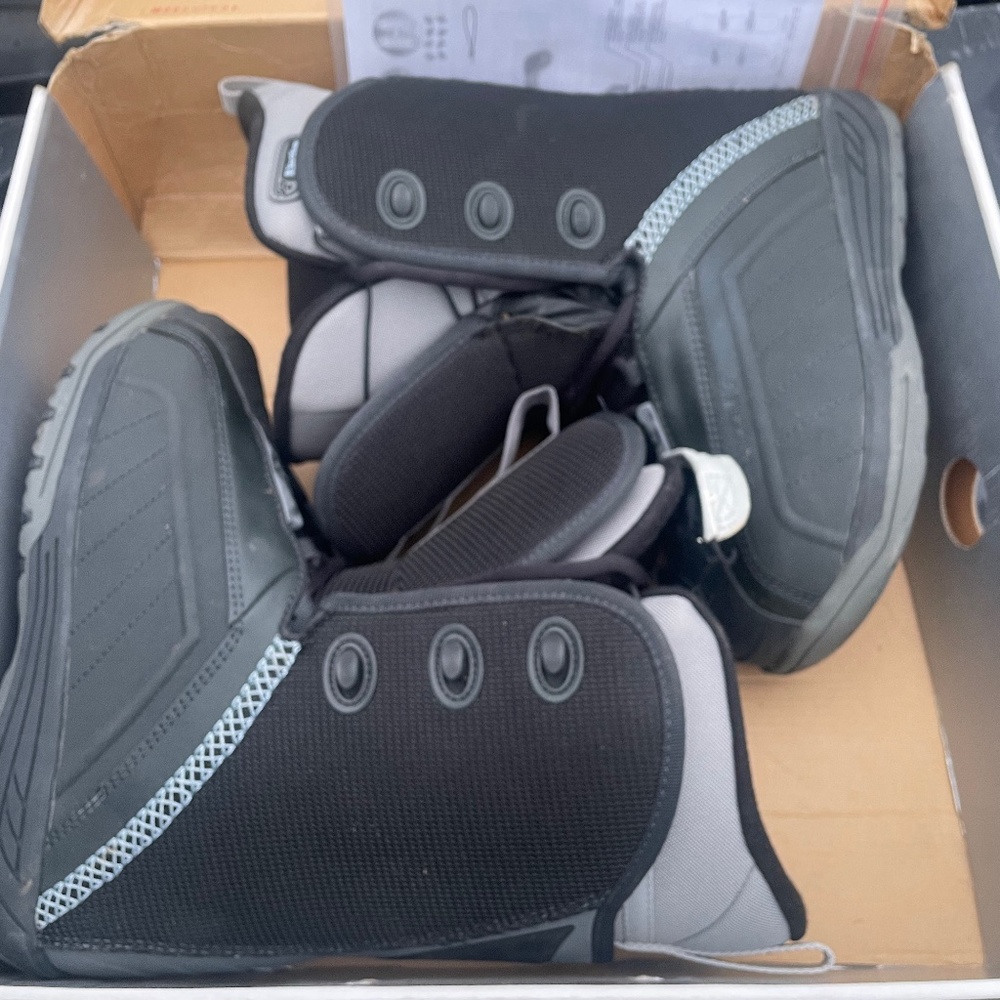 Snowboarding boots